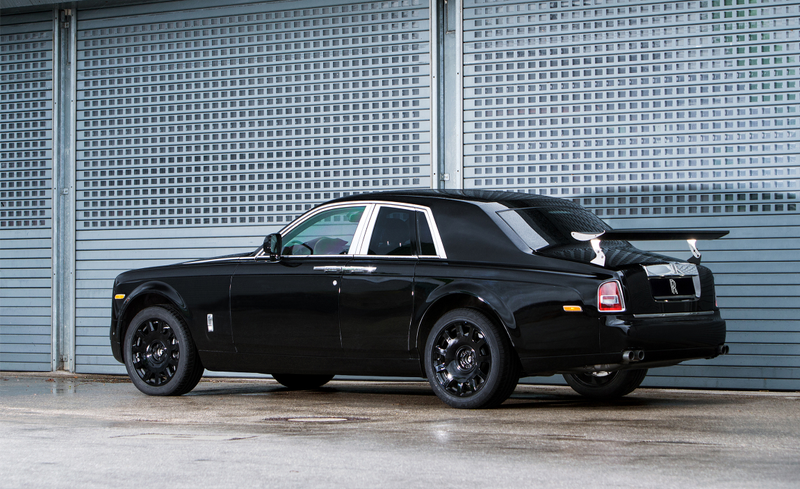 Illustration for article titled This Bonkers Giant-Winged Test Mule Is Rolls-Royce's First SUV